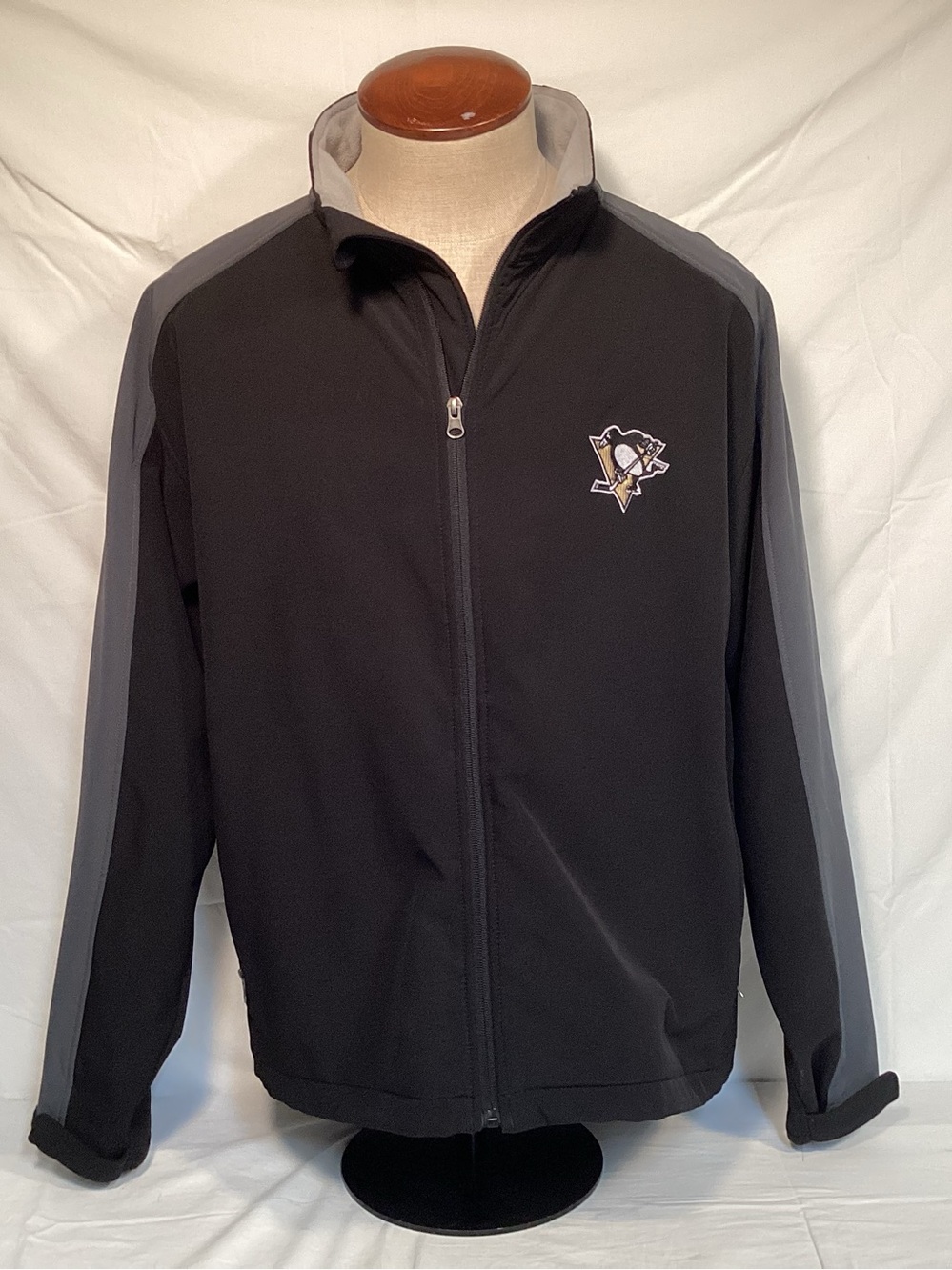 NHL Pittsburgh Penguins Men's Black Jacket with Gray Shoulder Accents Size XL